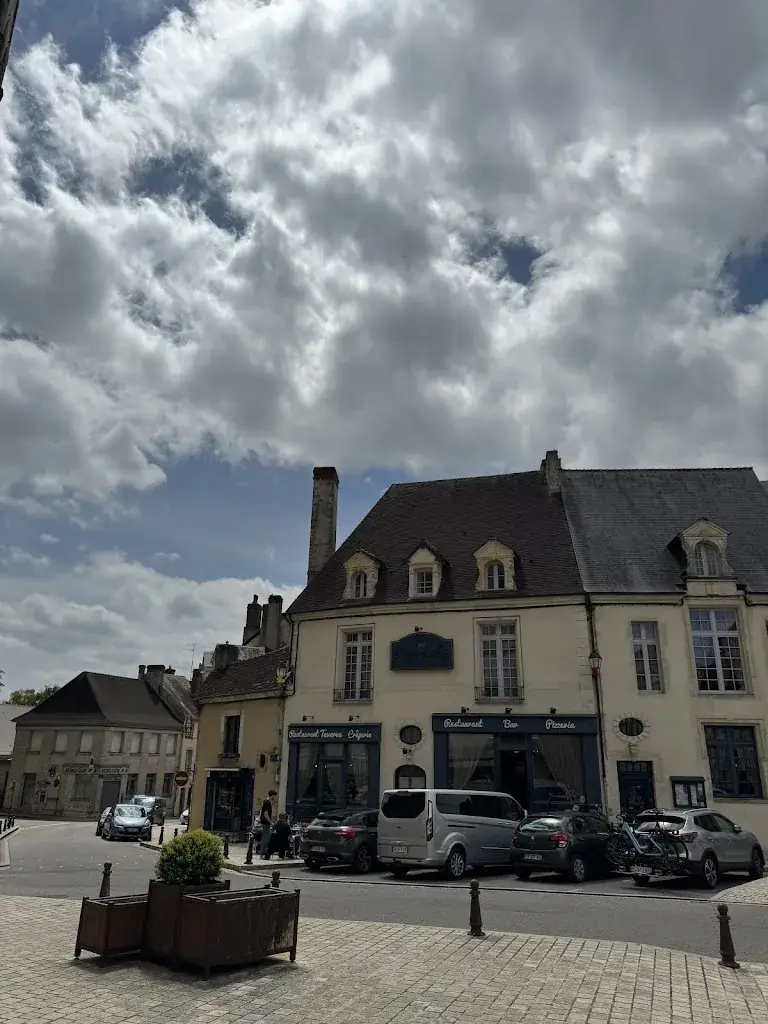 Ben Dansie_Au Normandy_Sées_review