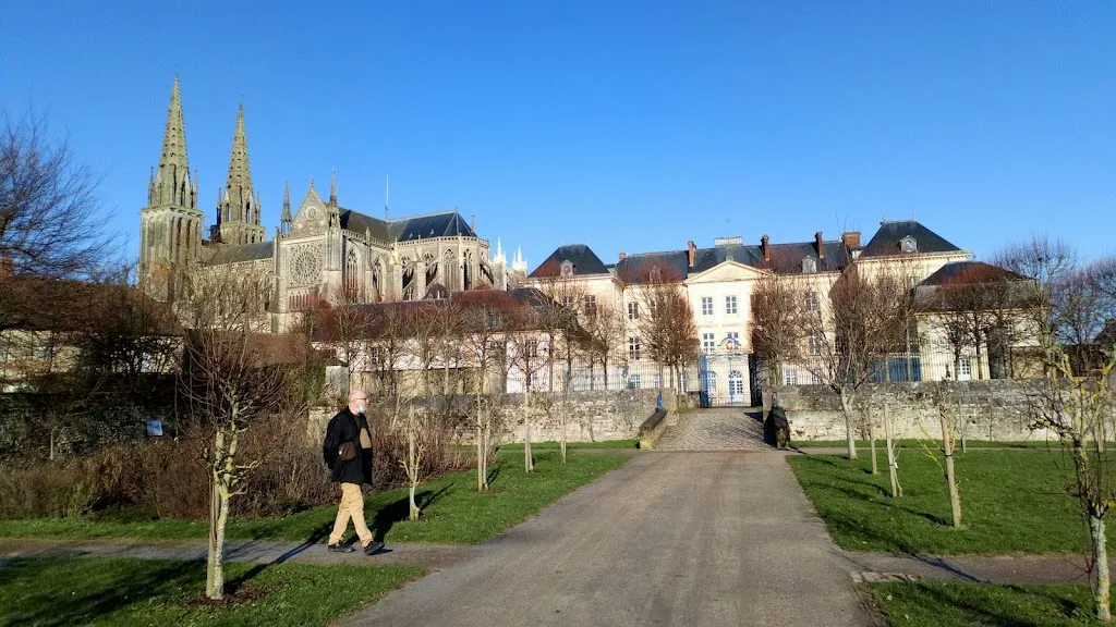 Le Central_Sées_slider_image_2