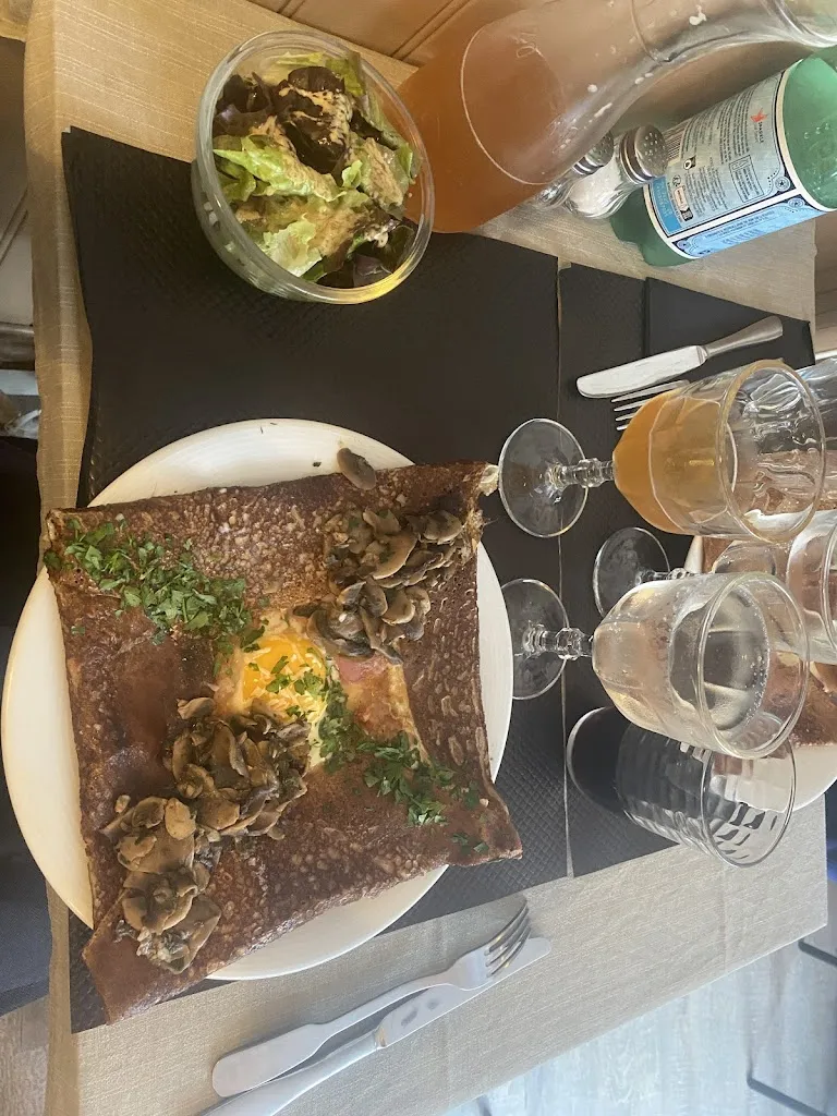 Alasdair Cant_Crêperie Chez David_Sées_review