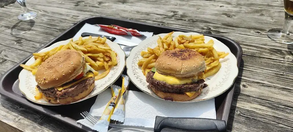 Gregory Coiffard_Friterie Chez Béa_Sées_review
