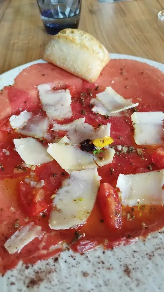 Christopher Mullen_Les Flots_Saint-Valery-en-Caux_review