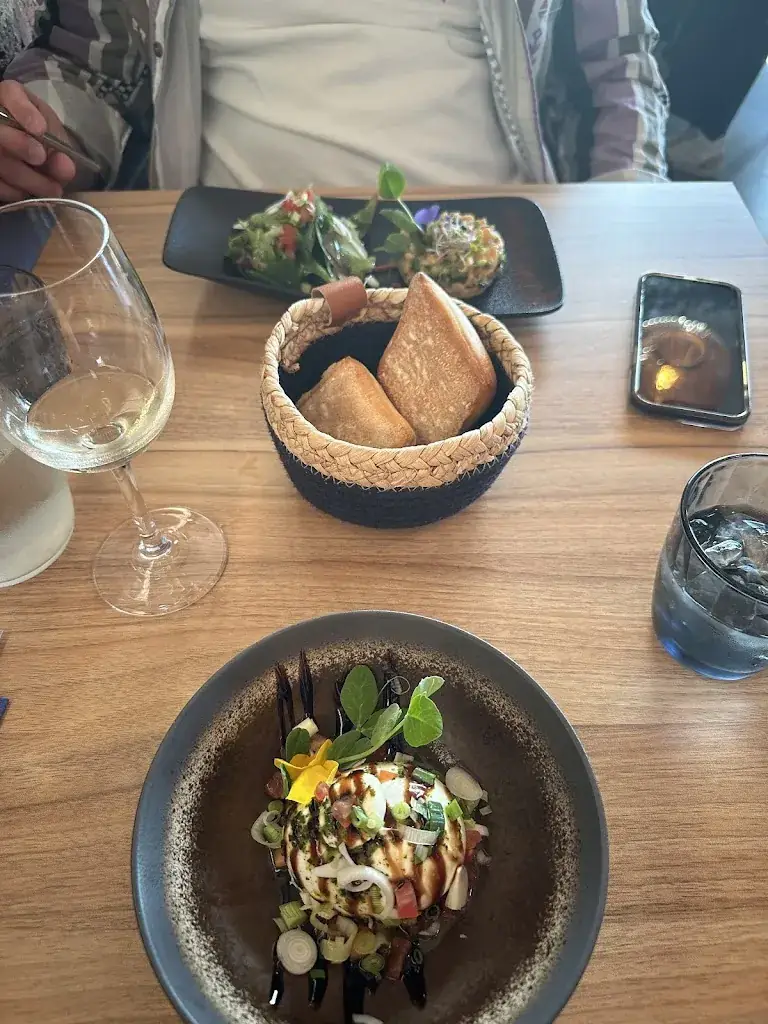 Cara Spiers_Les Flots_Saint-Valery-en-Caux_review