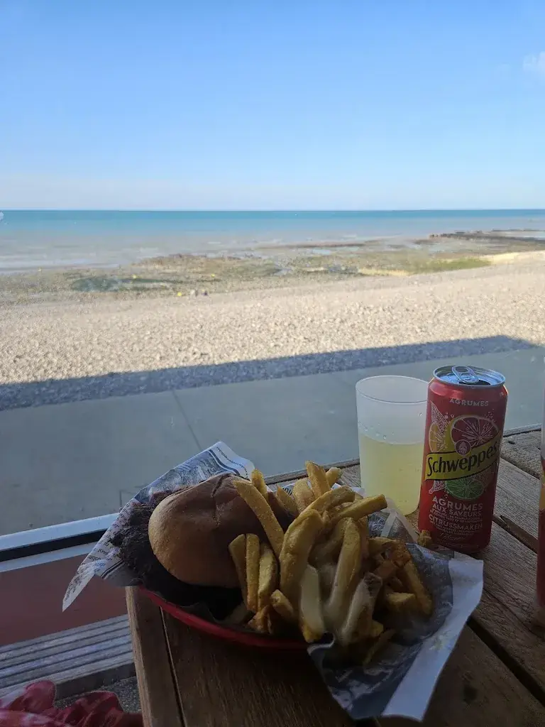 kassandra loiseau_BEACH BOY_Saint-Valery-en-Caux_review