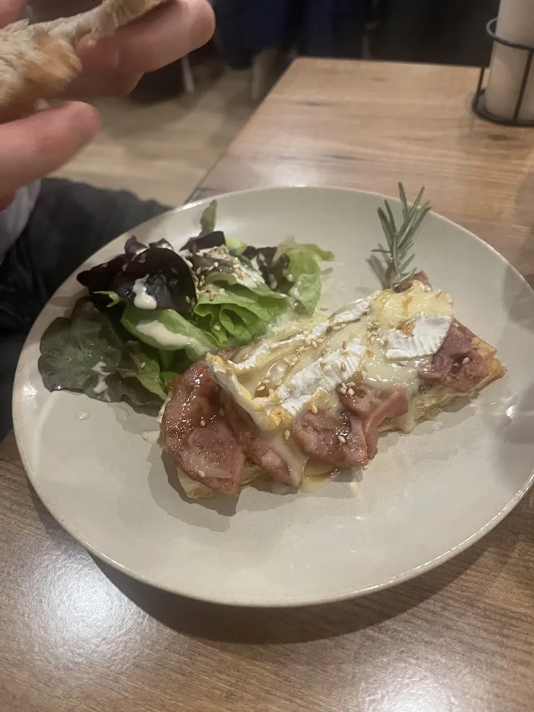 Noemie Vitiello_Aux Deux Amours_Thiberville_review