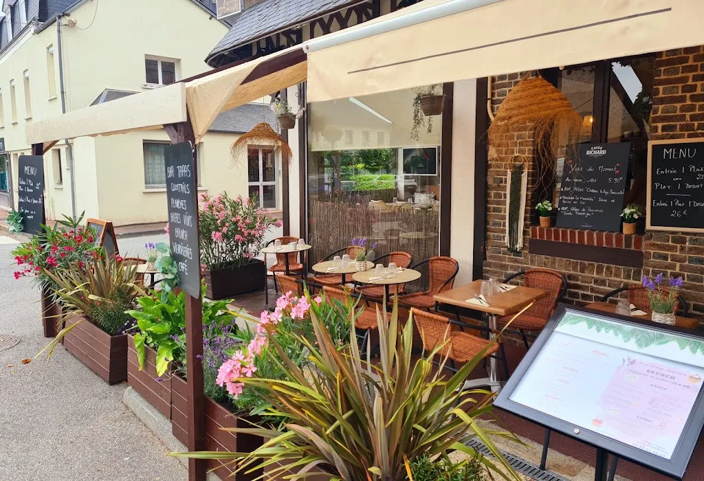 Aux Deux Amours restaurant in Thiberville