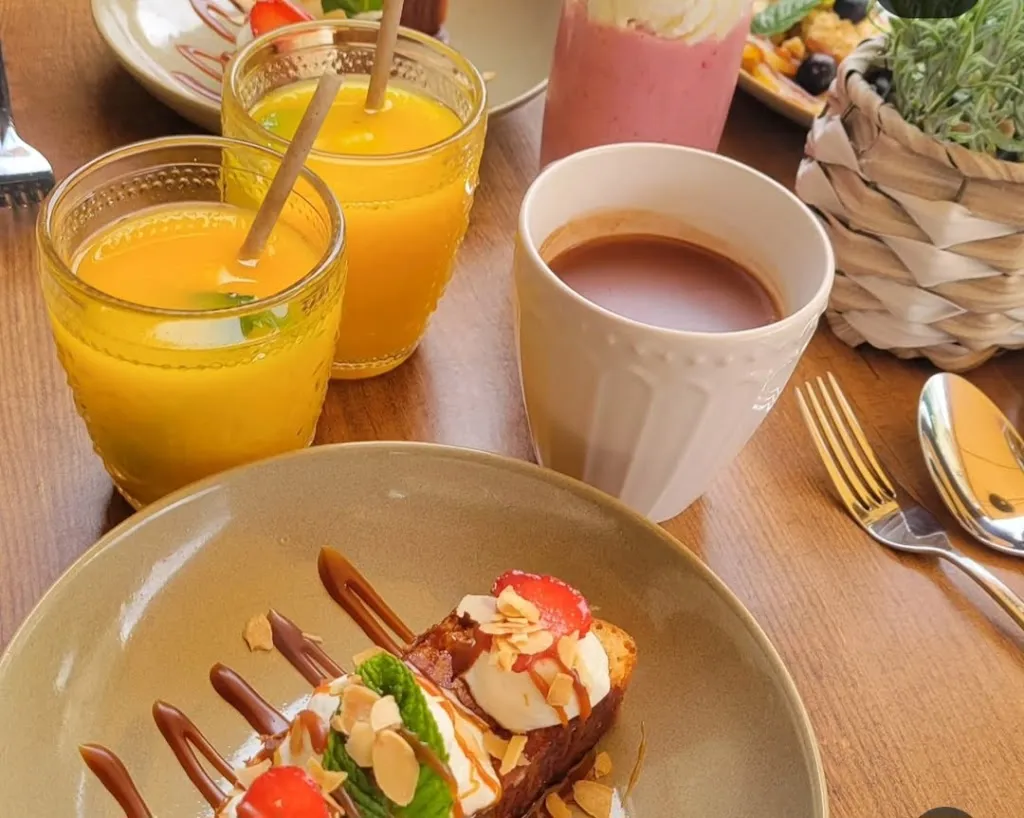 Aux Deux Amours_Thiberville_slider_image_3