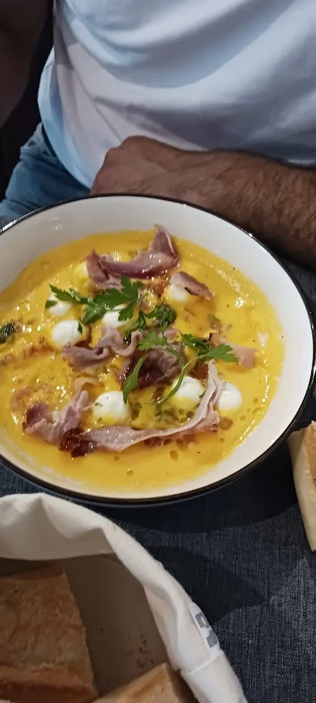 Laeticia Lebrun_Auberge Du Favril_Favril_recensione