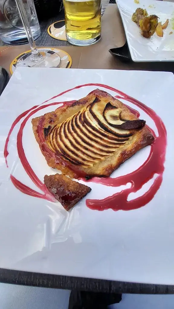 Sarah Thurley-Stewart_Au village_Tinchebray-Bocage_review