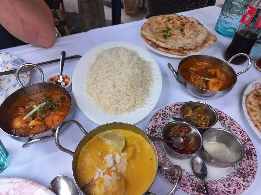 Noor jahan_Roche-sur-Foron_slider_image_3