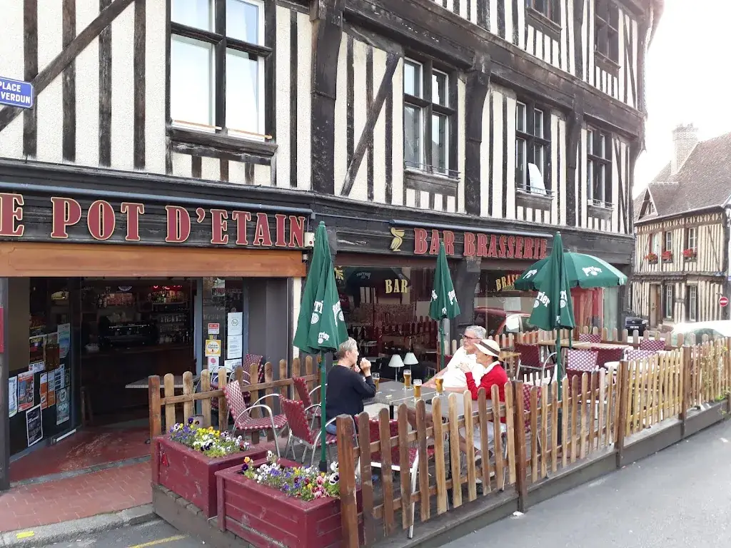 Le Pot d'étain restaurant in d'Iton