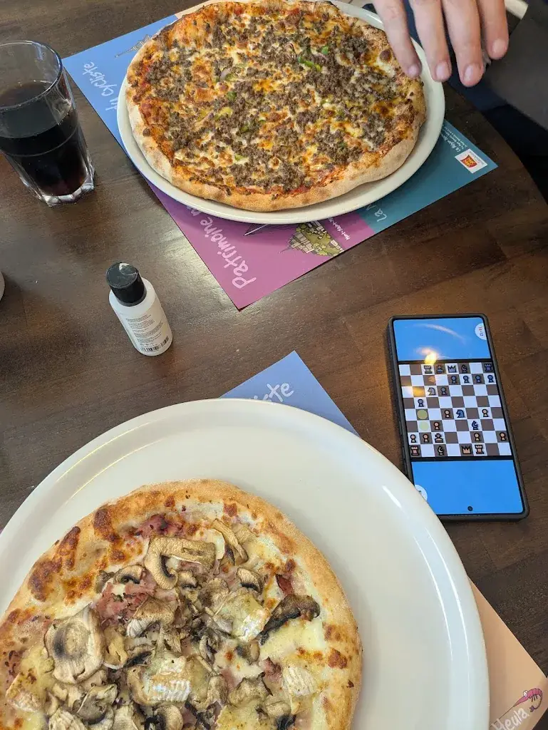 Beth Lebbon_PIZZA VILLAGE -Tôtes_Tôtes_recensione