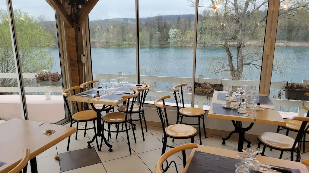 Le Cabanon Plage restaurant in Grigny-sur-Rhône