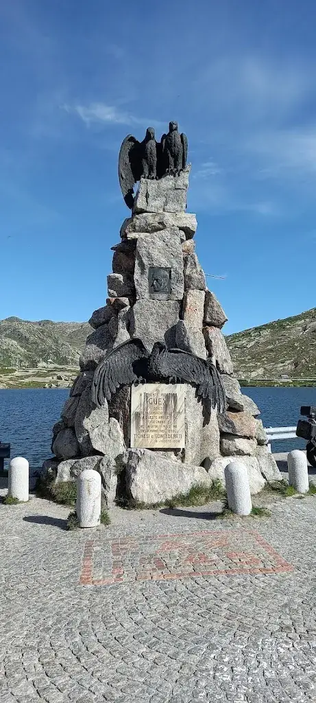 Chris Stockwell_Café Tschut_Trun_review