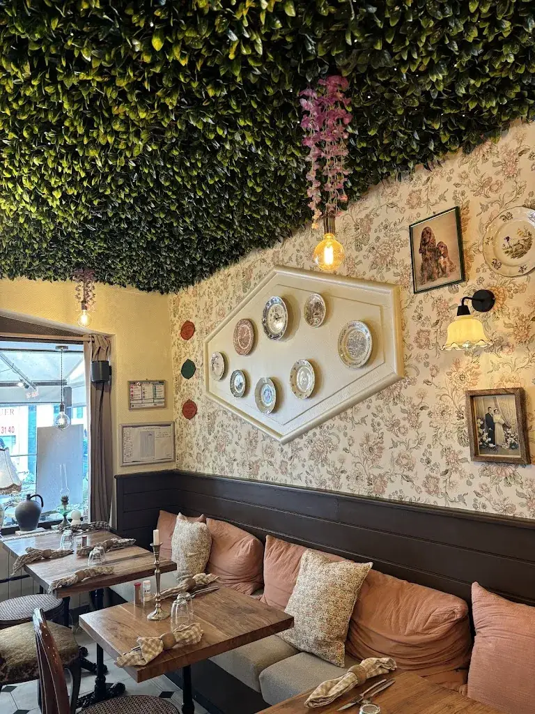 marina young_Chez Ginette à Trouville-sur-Mer - Brasserie, Bar à Cocktails & Brunch_Trouville-sur-Mer_review