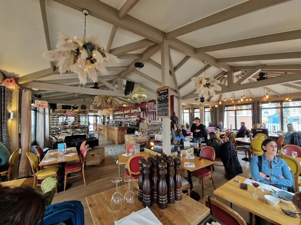 Jean-Baptiste FOREST_LE PAVILLON AUGUSTINE_Trouville-sur-Mer_recensione