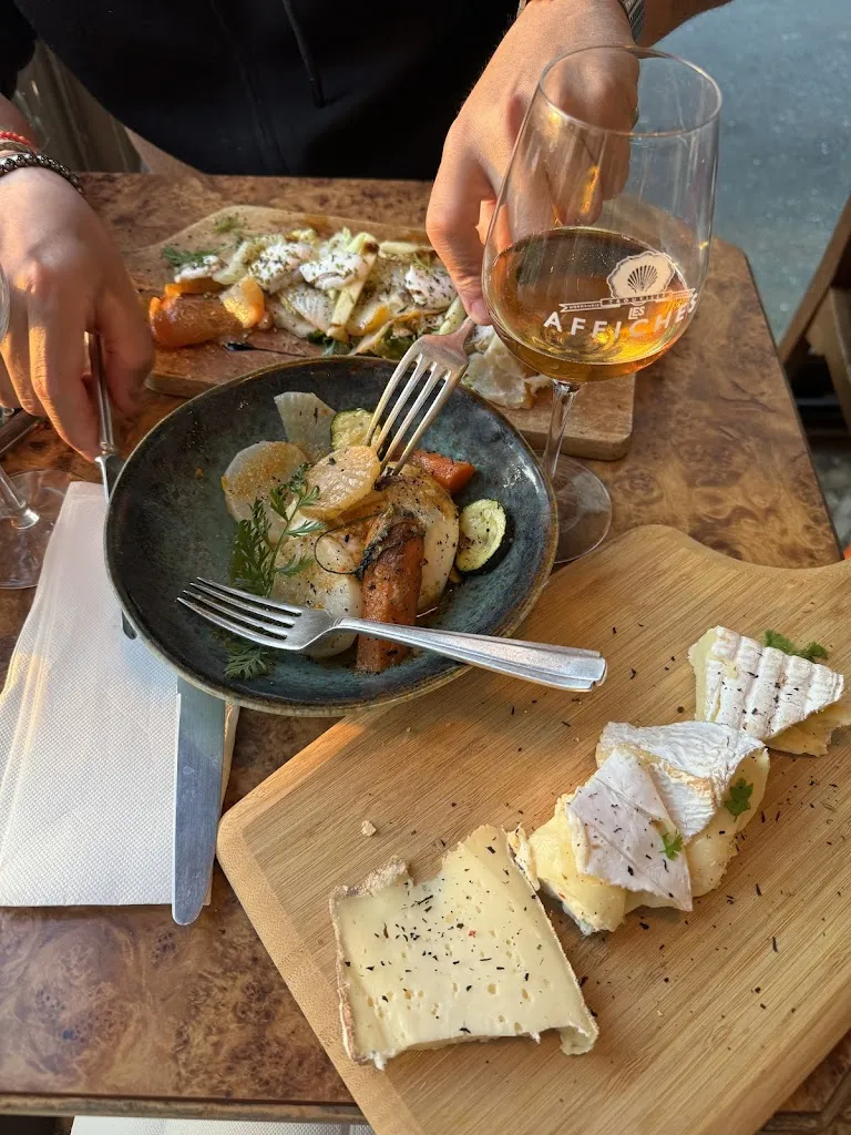 Lana T_Bar à vin Les Affiches_Trouville-sur-Mer_review