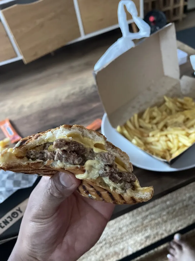 Andrin Tsiresy_Tacos Service_Grigny_review