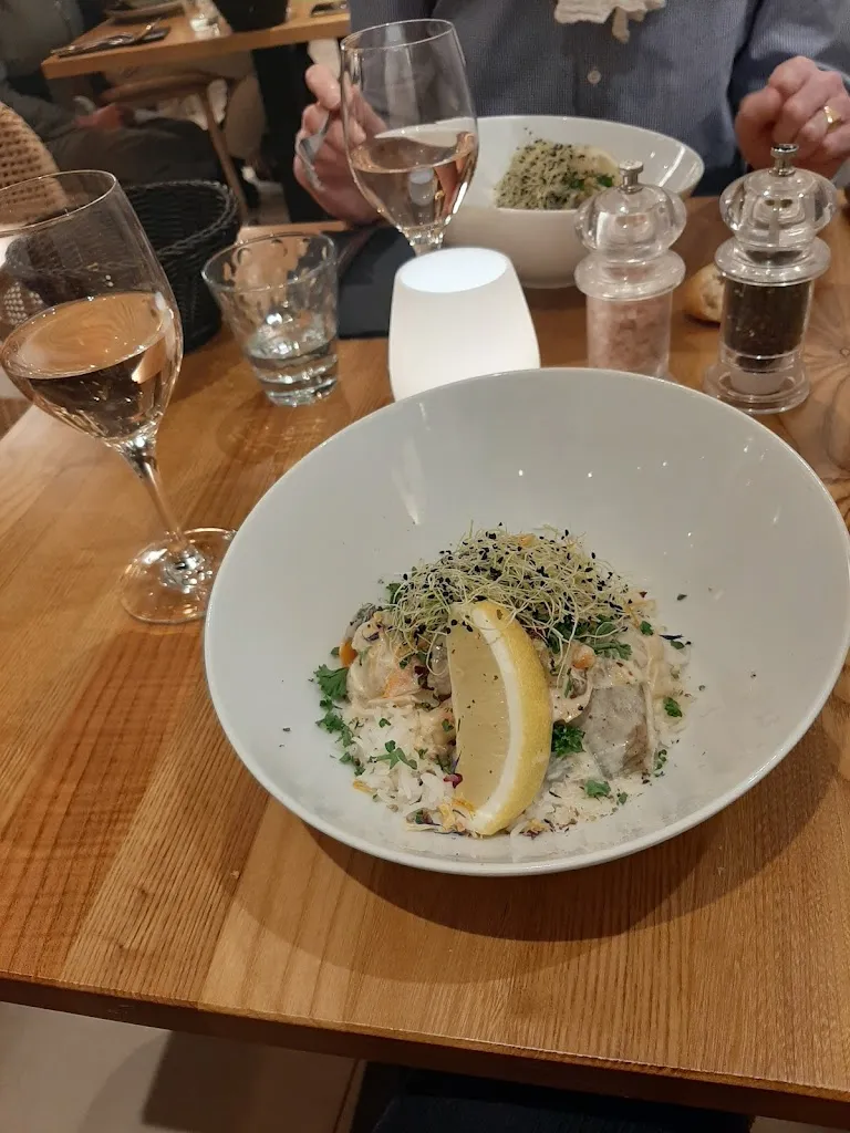 Hewan Beshah_La Mer Paulette_Trouville-sur-Mer_review