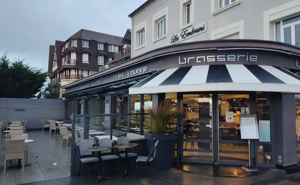 Hôtel Restaurant Les Embruns ristorante a Trouville-sur-Mer