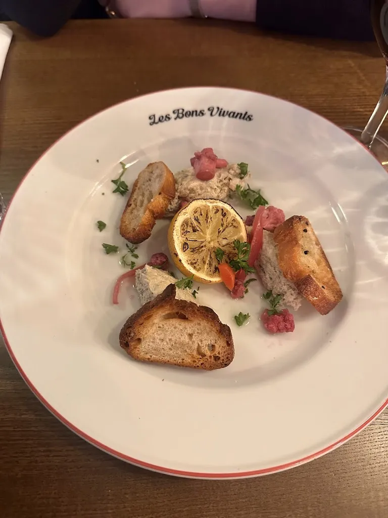 Johane LF_Les Bons Vivants_Trouville-sur-Mer_review