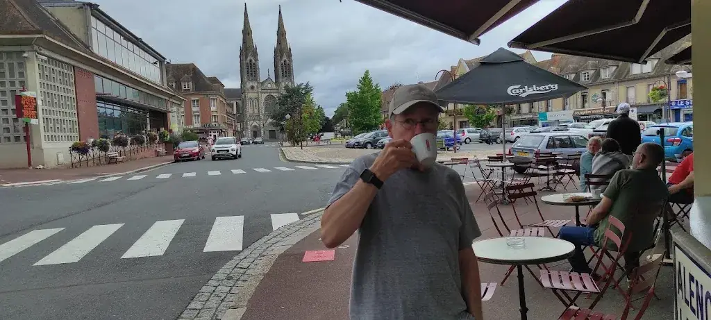 the man_L'équerre_Vimoutiers_review