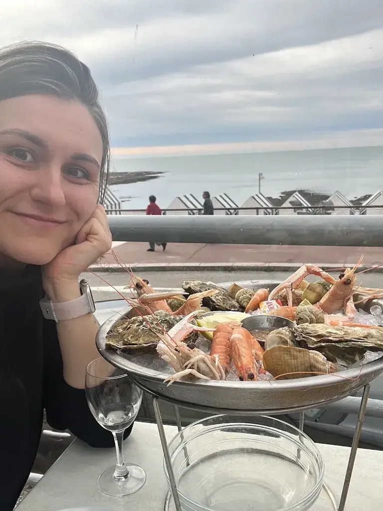 Марина Колесник_Le Petit Saint Pierre_Yport_review