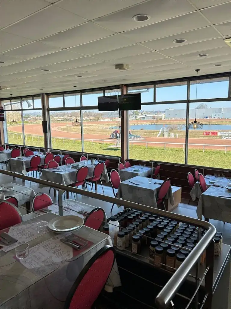 Hugo Lacroix _Restaurant de l'Hippodrome / Le boeuf au galop_Passage_review