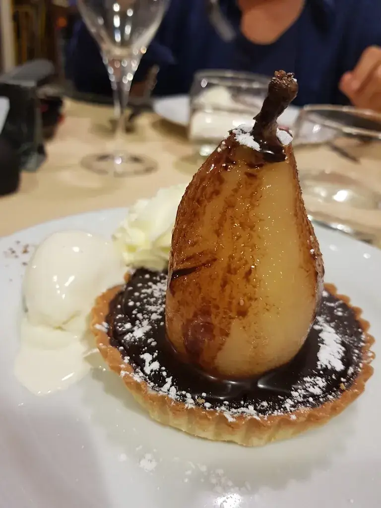 Marie-Anne Ayavou_The Corner Table_Agen_recensione