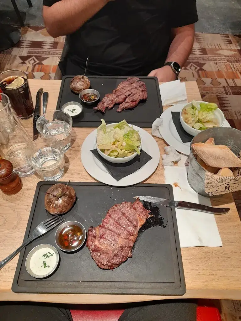 Omercan Gulmez_Hippopotamus Steakhouse_Agen_review