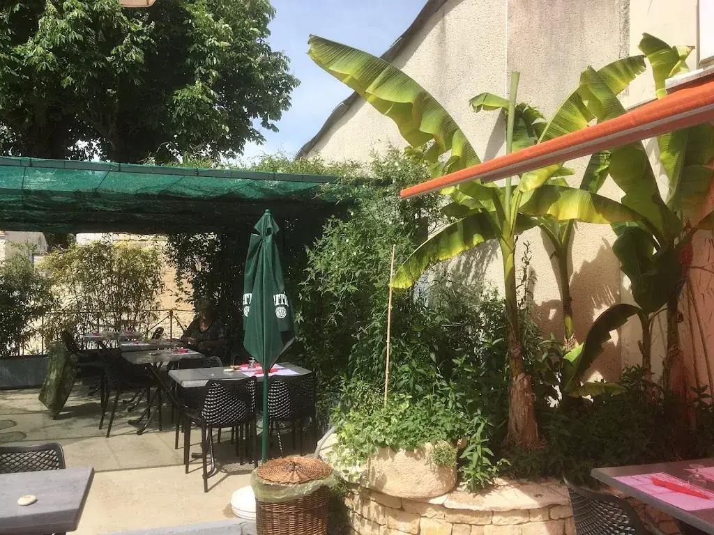 Le Square_Aigre_slider_image_1