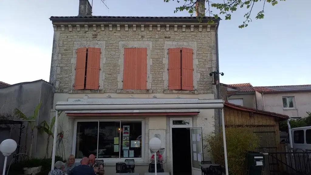 Le Square_Aigre_slider_image_3