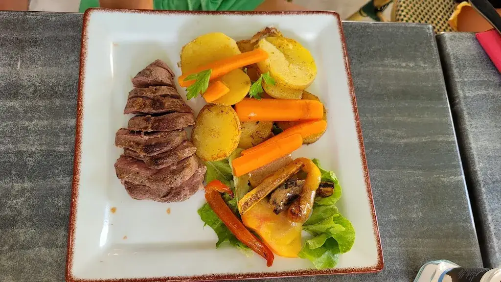 Sandrine Cassard_Café Rodro_Aiguillon_review