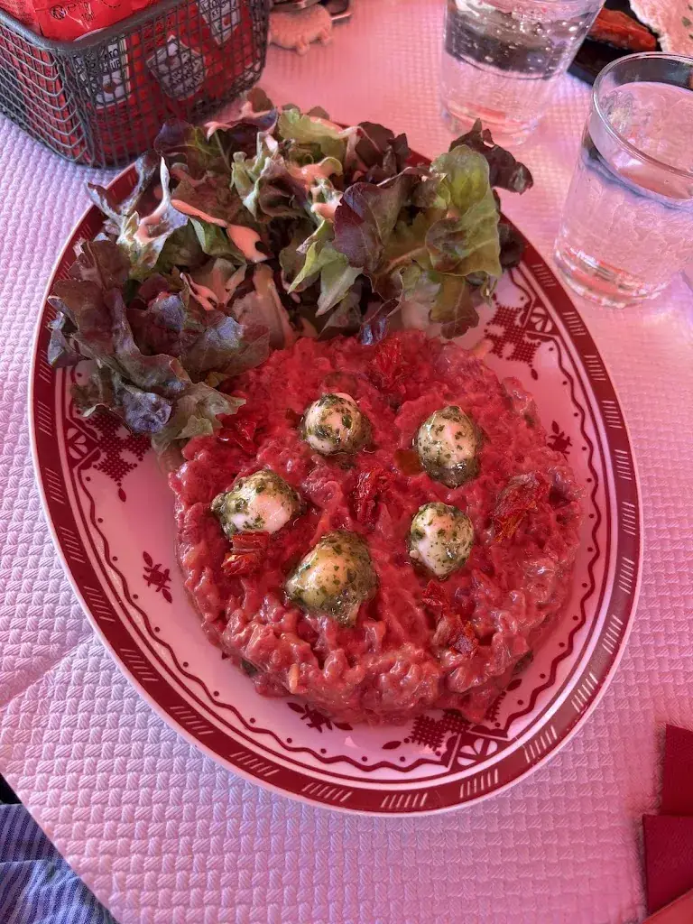 Caro_Les Clefs de Saint-Pierre_Saint-Pierre-en-Faucigny_review