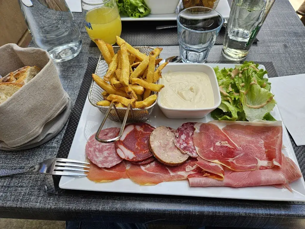 Les Petites Canailles_Sardent_slider_image_2