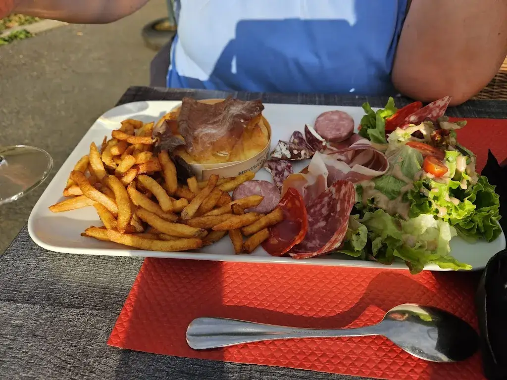 O Z’amis du Lac_Bourg-d'Hem_slider_image_3