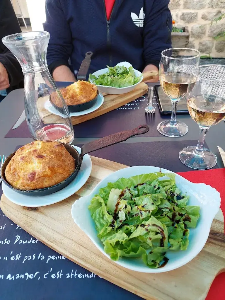 Maartje Westerduin_Auberge des 4 Gousses d'ail_Reterre_review