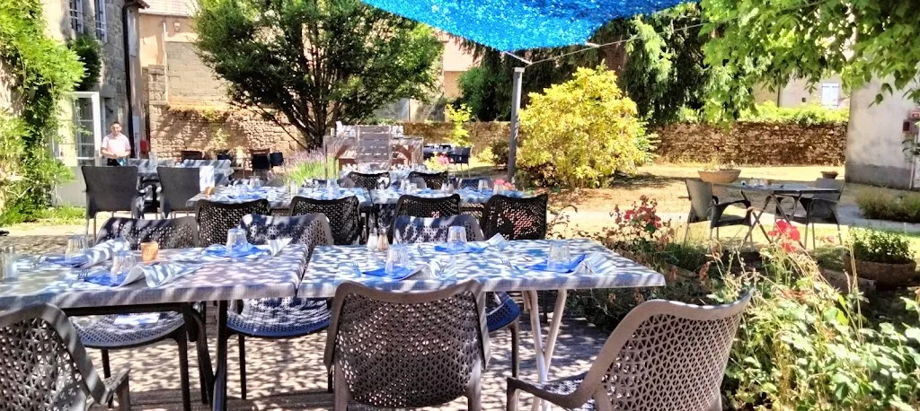 Le Doux Amer Esat Ahun Adapei 23 restaurant in Ahun