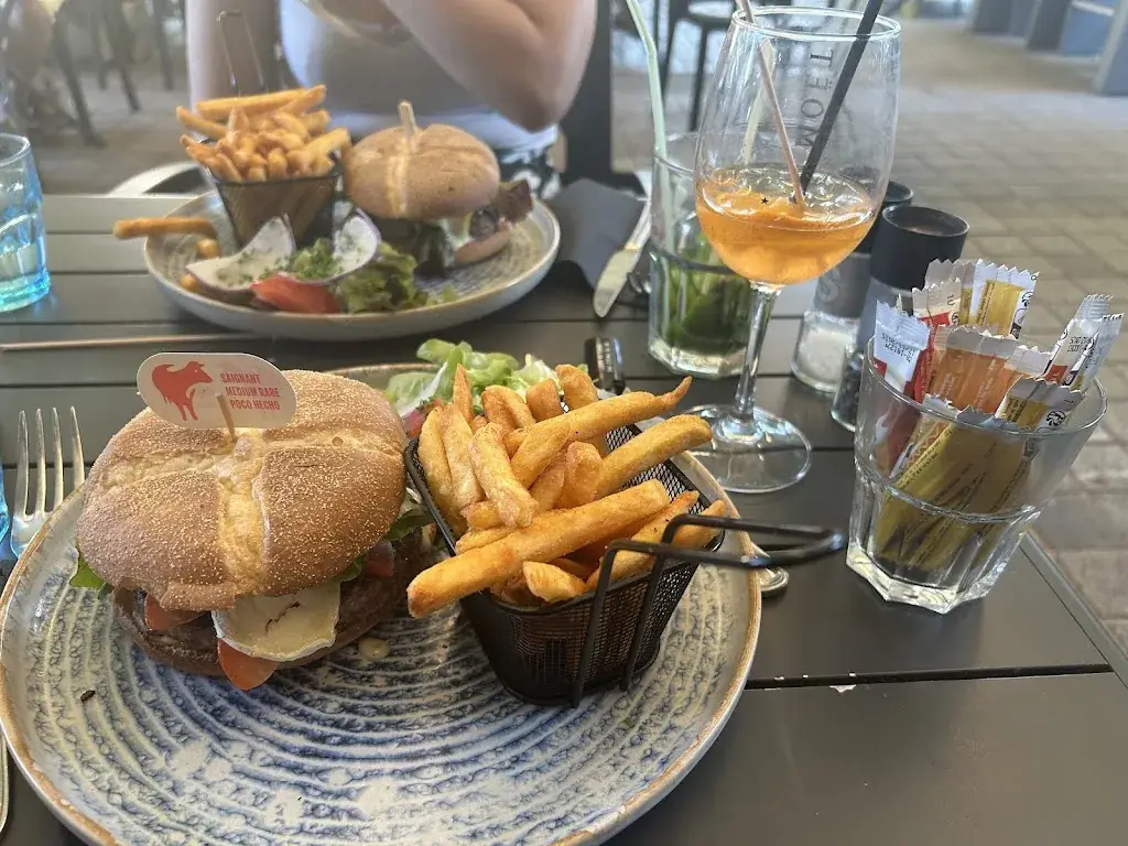 Les Remparts restaurant in Niort