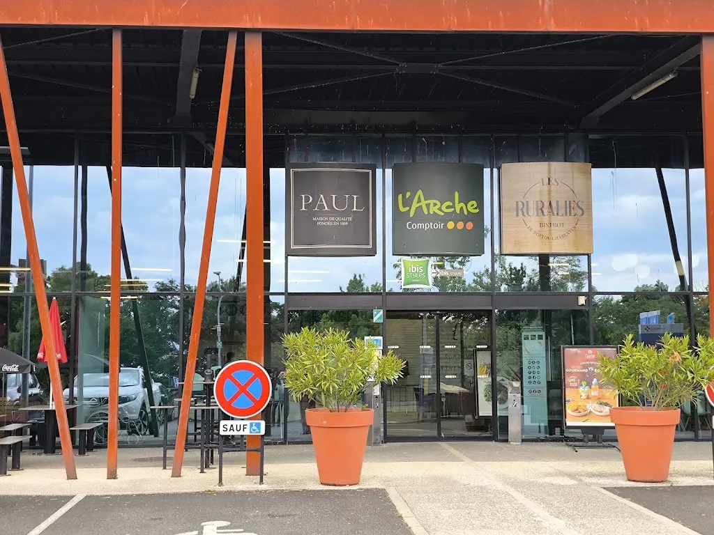 PAUL restaurant in Aiffres