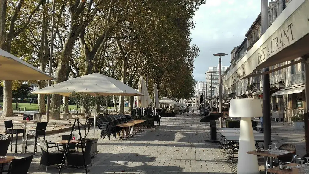 LE GRAND CAFE restaurant in Niort