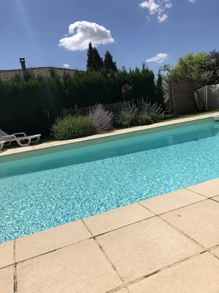 Claire Rattley_Hotel restaurant Logis 