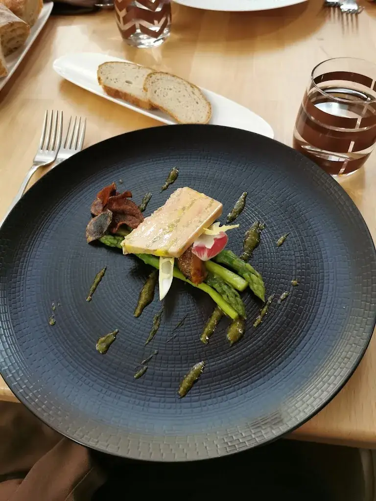 Zewynn Crimson Law_RESTAURANT LA VILLA_Limoges_review