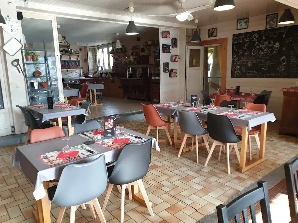 Comme A la Maison restaurant in Varetz