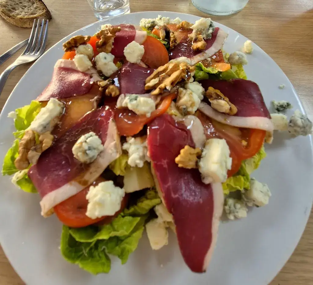 Abélia Tacin_Au Petit Creux_Allassac_review