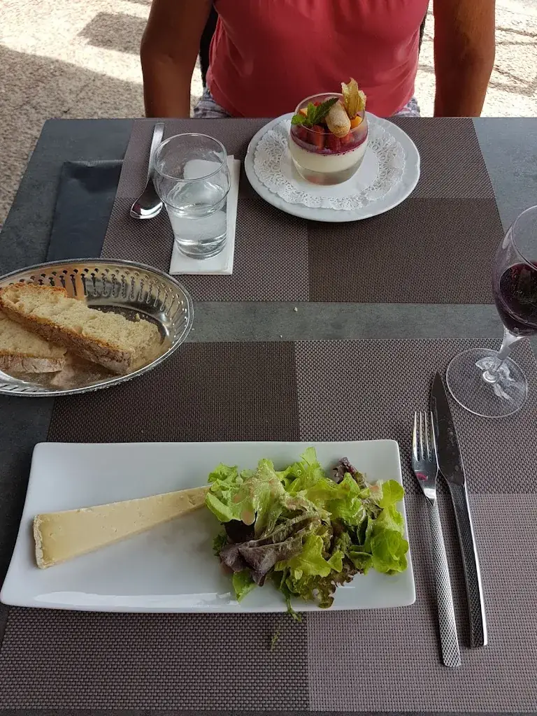 Hans Stiekema_Le Périgord_Donzenac_review