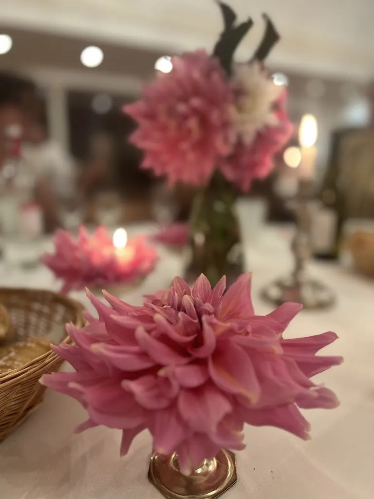 Anastasia Karpeyeva_Château de Castel Novel_Varetz_review