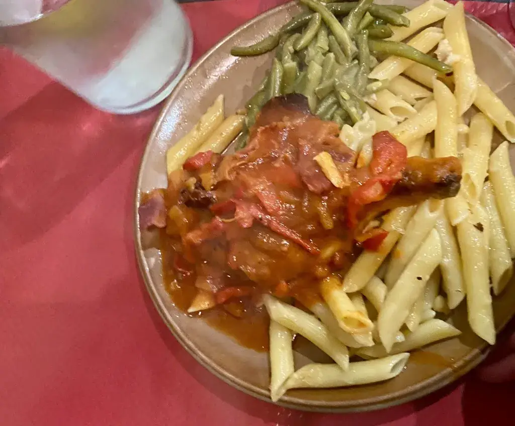 Gill Hocombe_LA TAVERNE_Objat_review