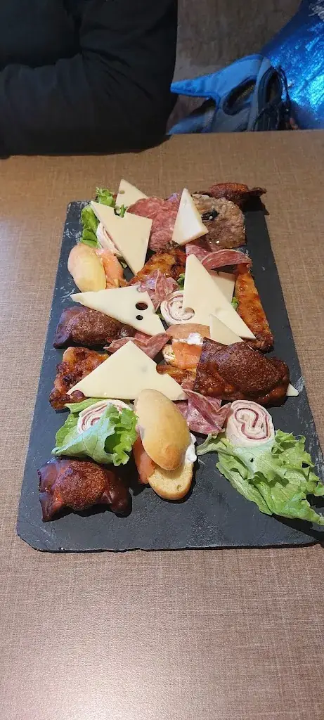 Christine Lescure_LA TAVERNE_Objat_review