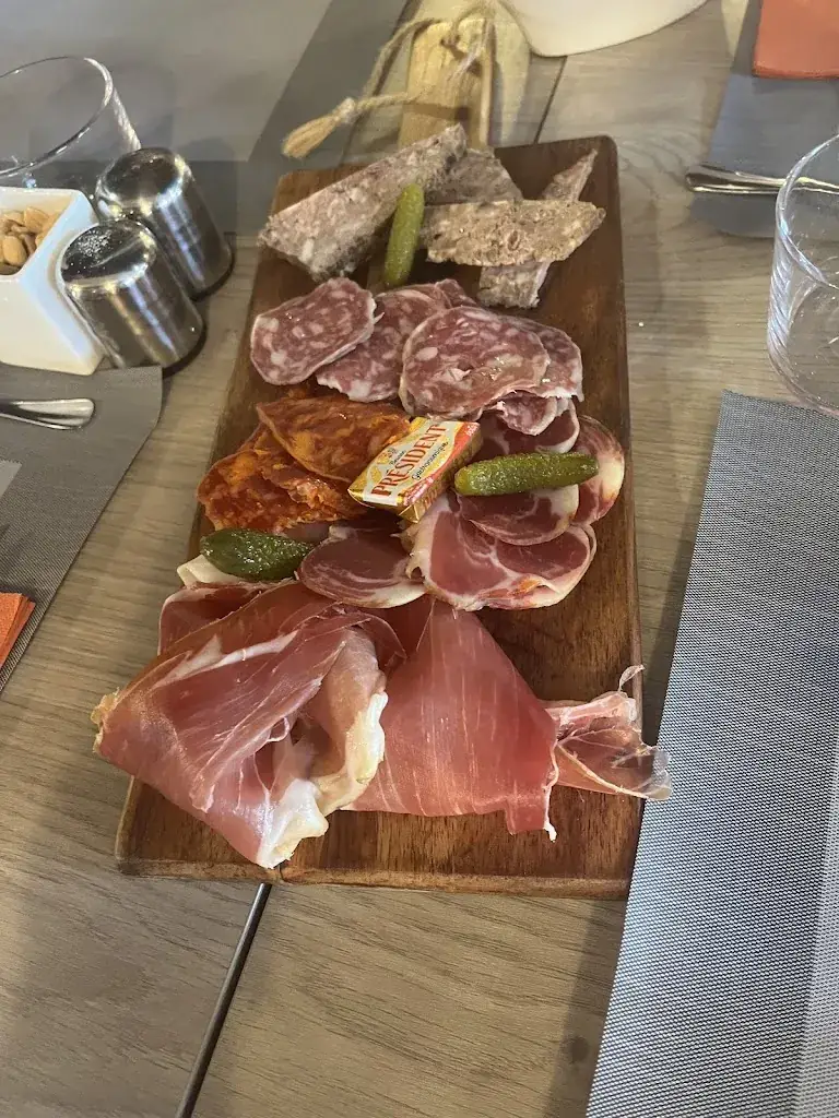 A. Babar_Les Tables de Muret_Ambazac_review