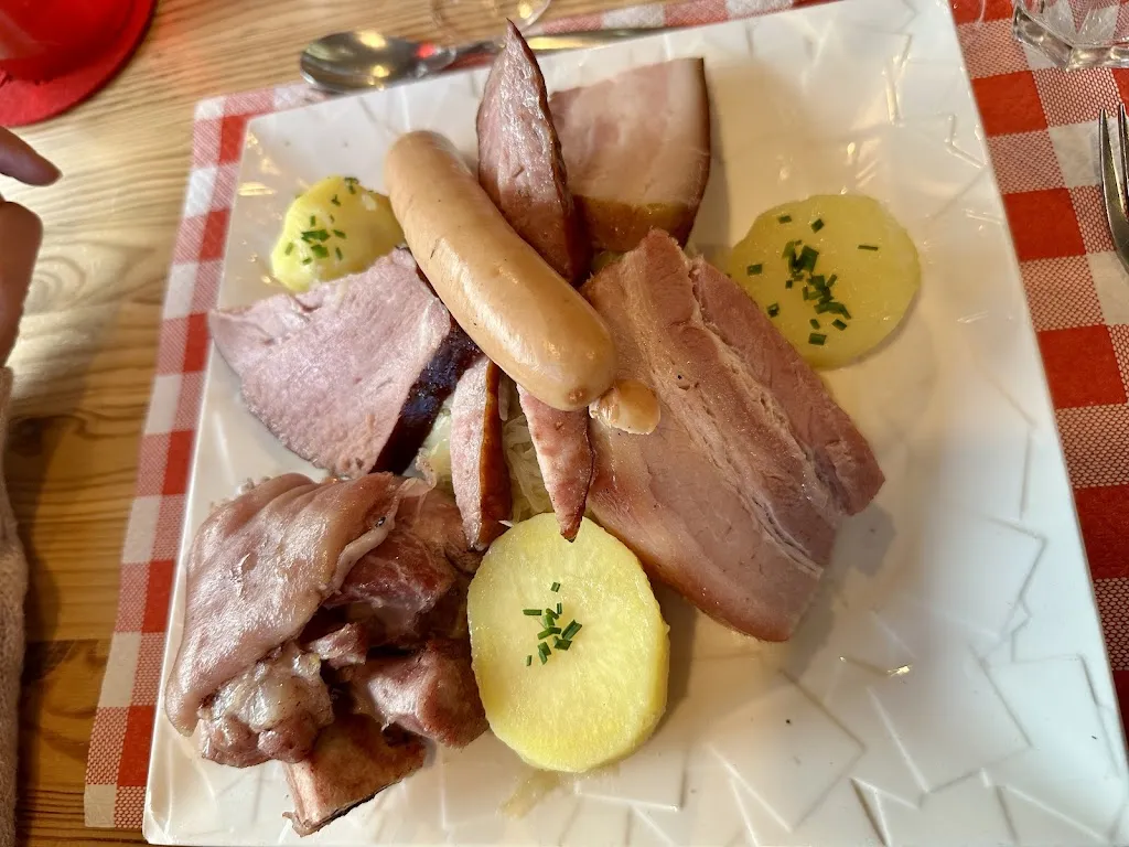 Auberge des Trois Clochers_Saint-Léger-la-Montagne_slider_image_3